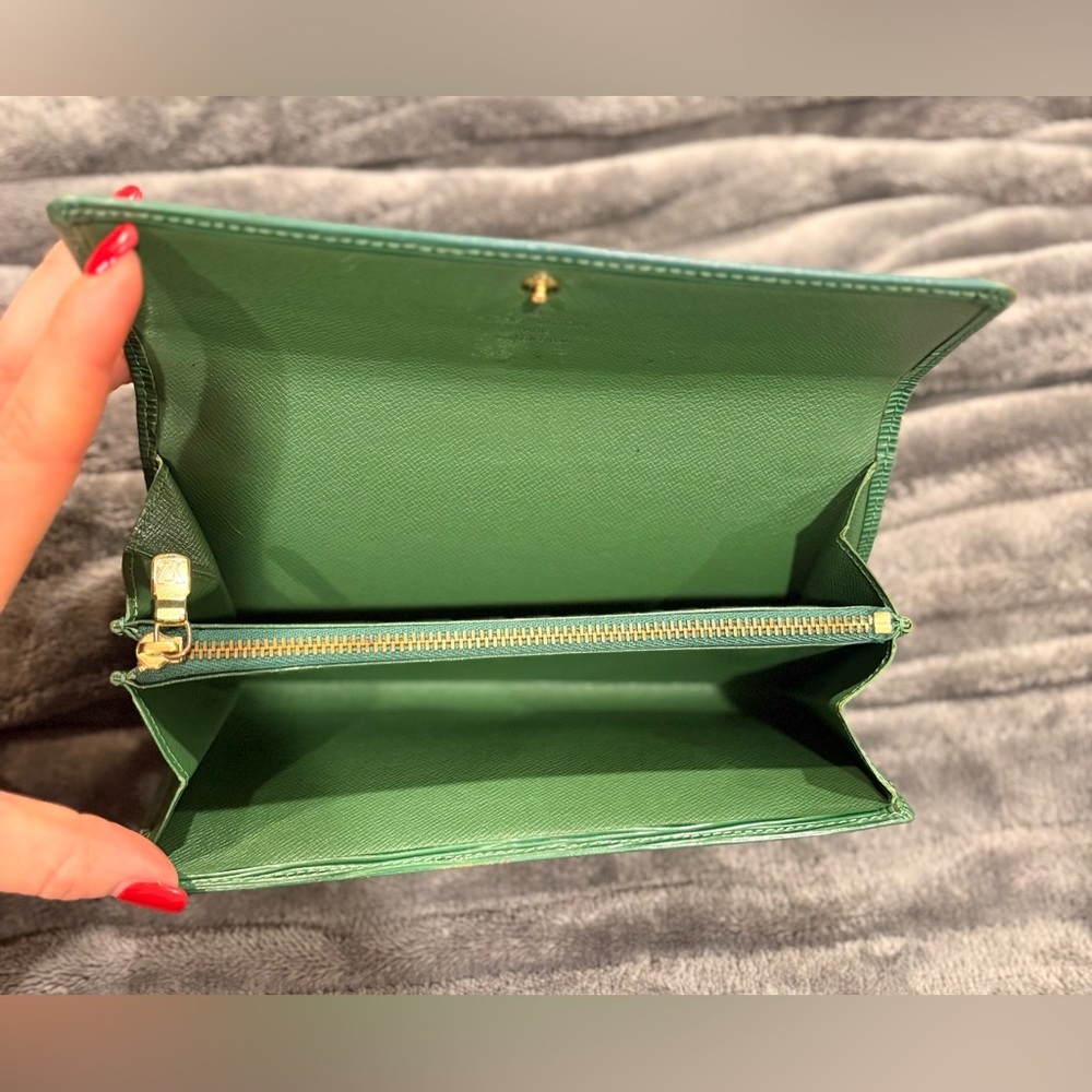 Gorgeous Authentic Vintage Louis Vuitton Epi Wallet - Picture 4 of 10